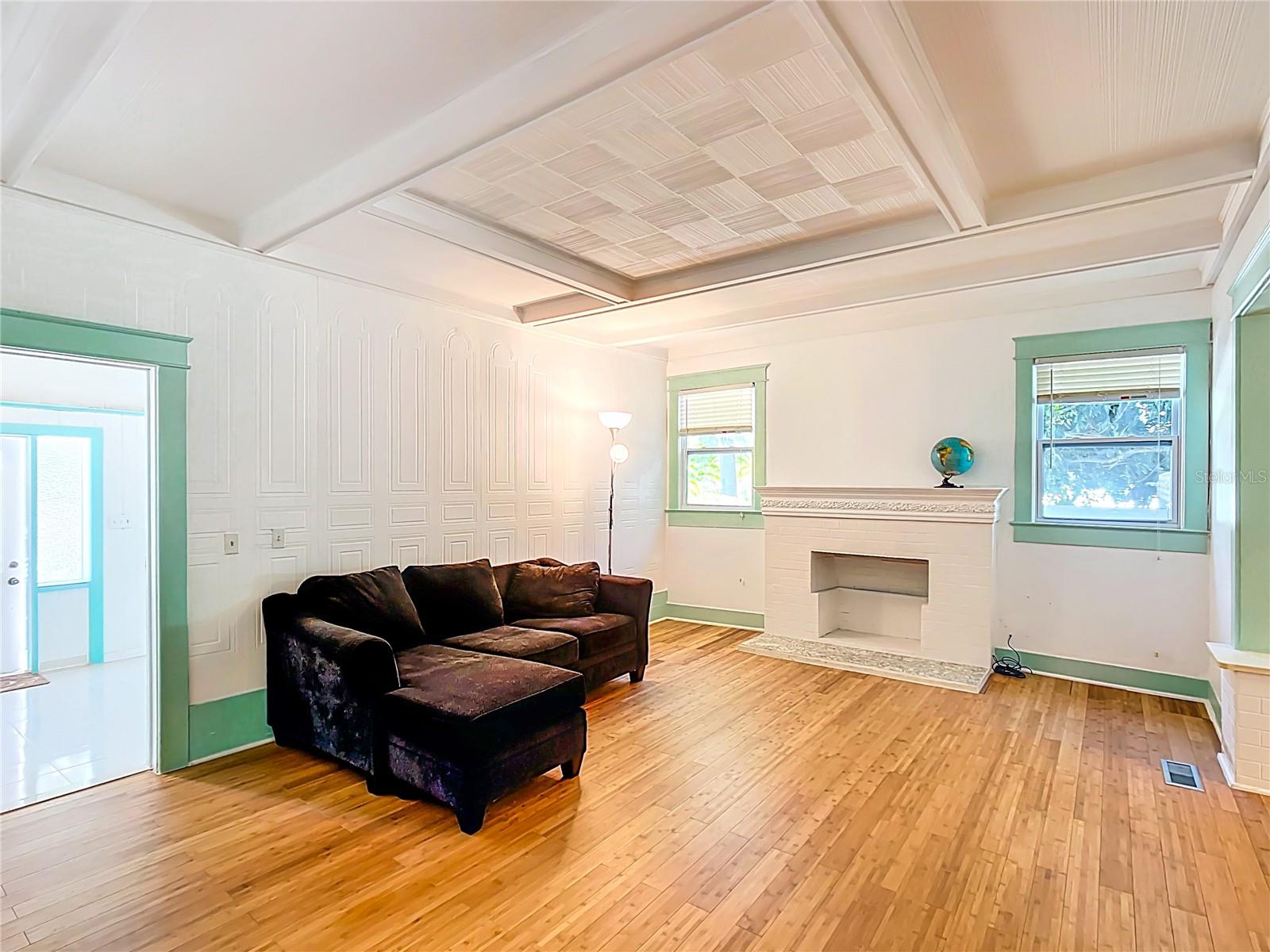 Image 8 of 39 For 649 Ave J Nw