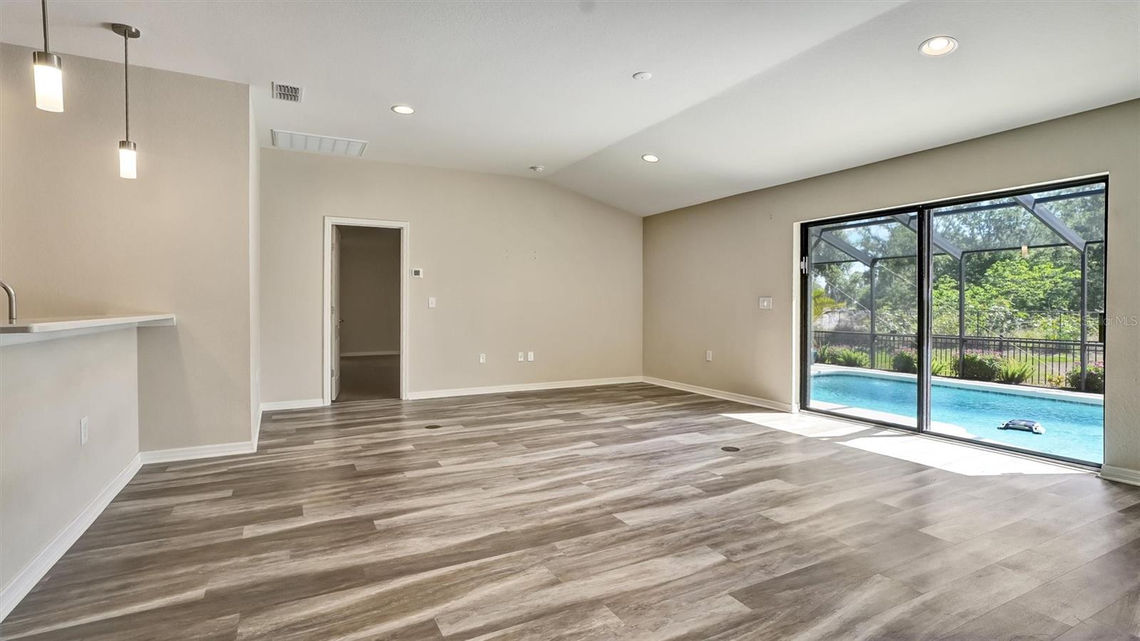 Image 5 of 16 For 246 Cove At Eagle Lake Circle