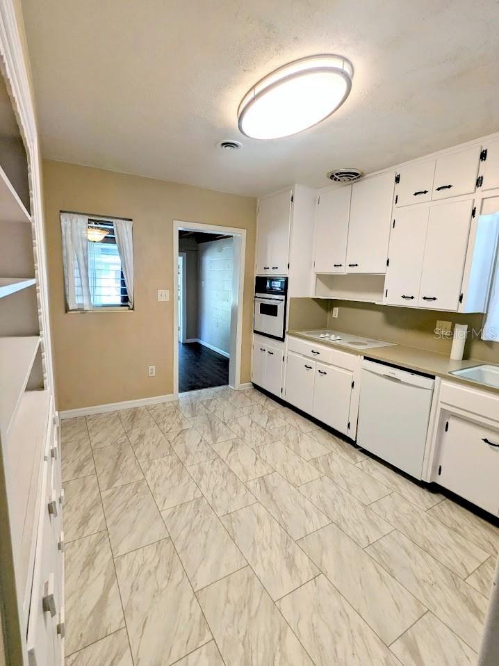 Image 3 of 10 For 211 Carey Place