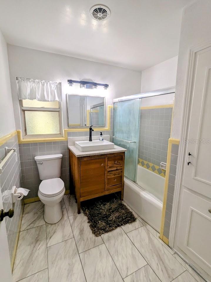 Image 8 of 10 For 211 Carey Place