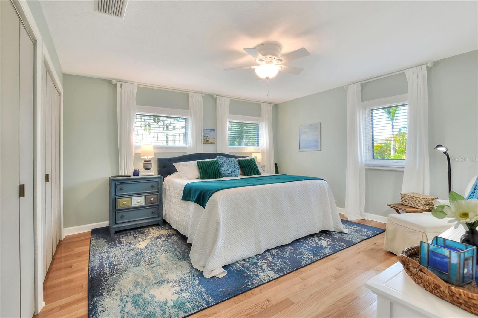 Image 22 of 70 For 4116 4th Avenue Ne