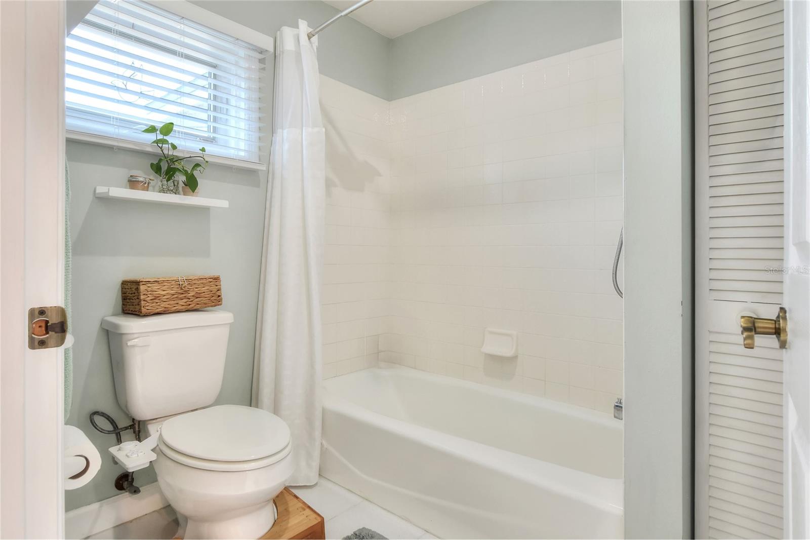 Image 27 of 70 For 4116 4th Avenue Ne