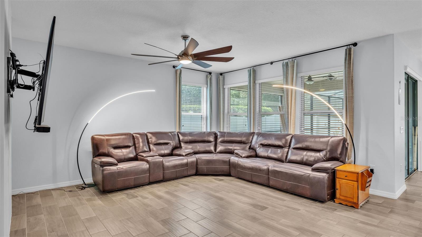 Image 31 of 56 For 2277 Bella Luna Circle