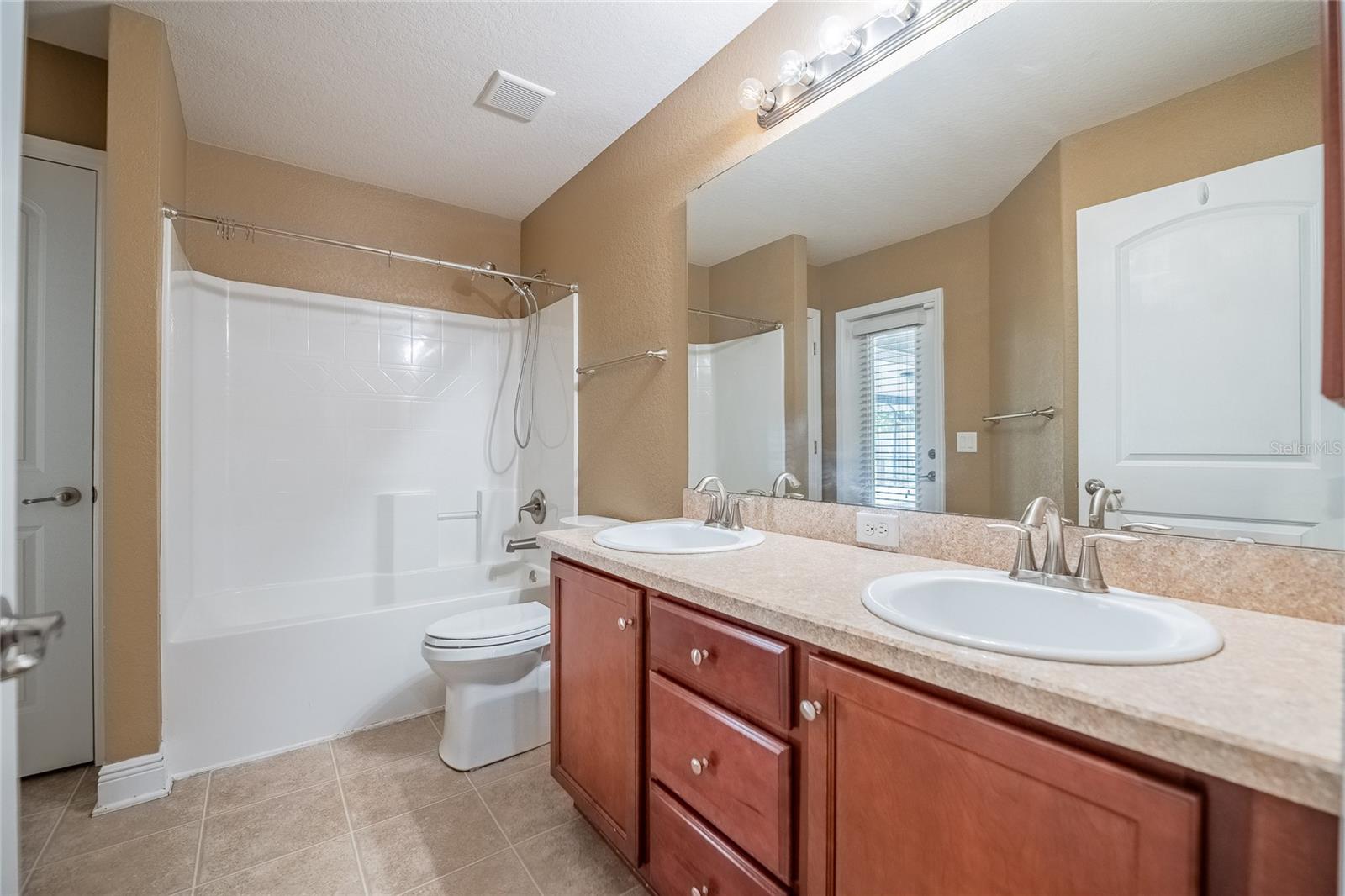 Image 23 of 50 For 2933 Blackwater Oaks Drive