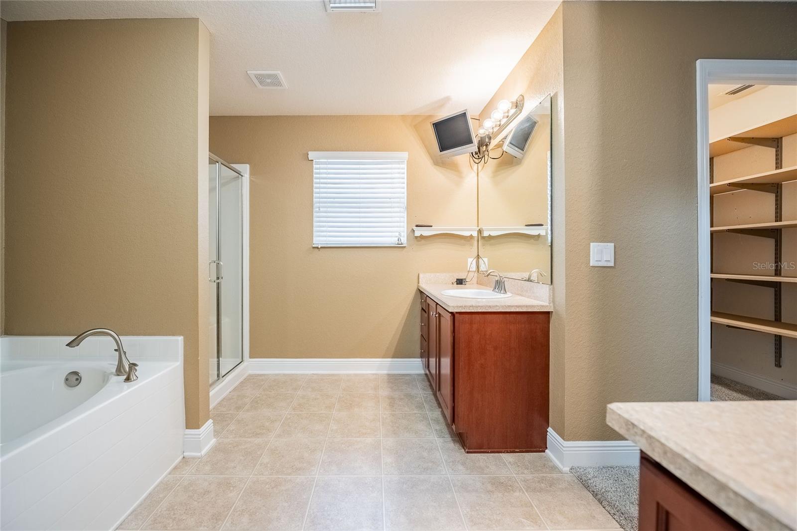 Image 33 of 50 For 2933 Blackwater Oaks Drive