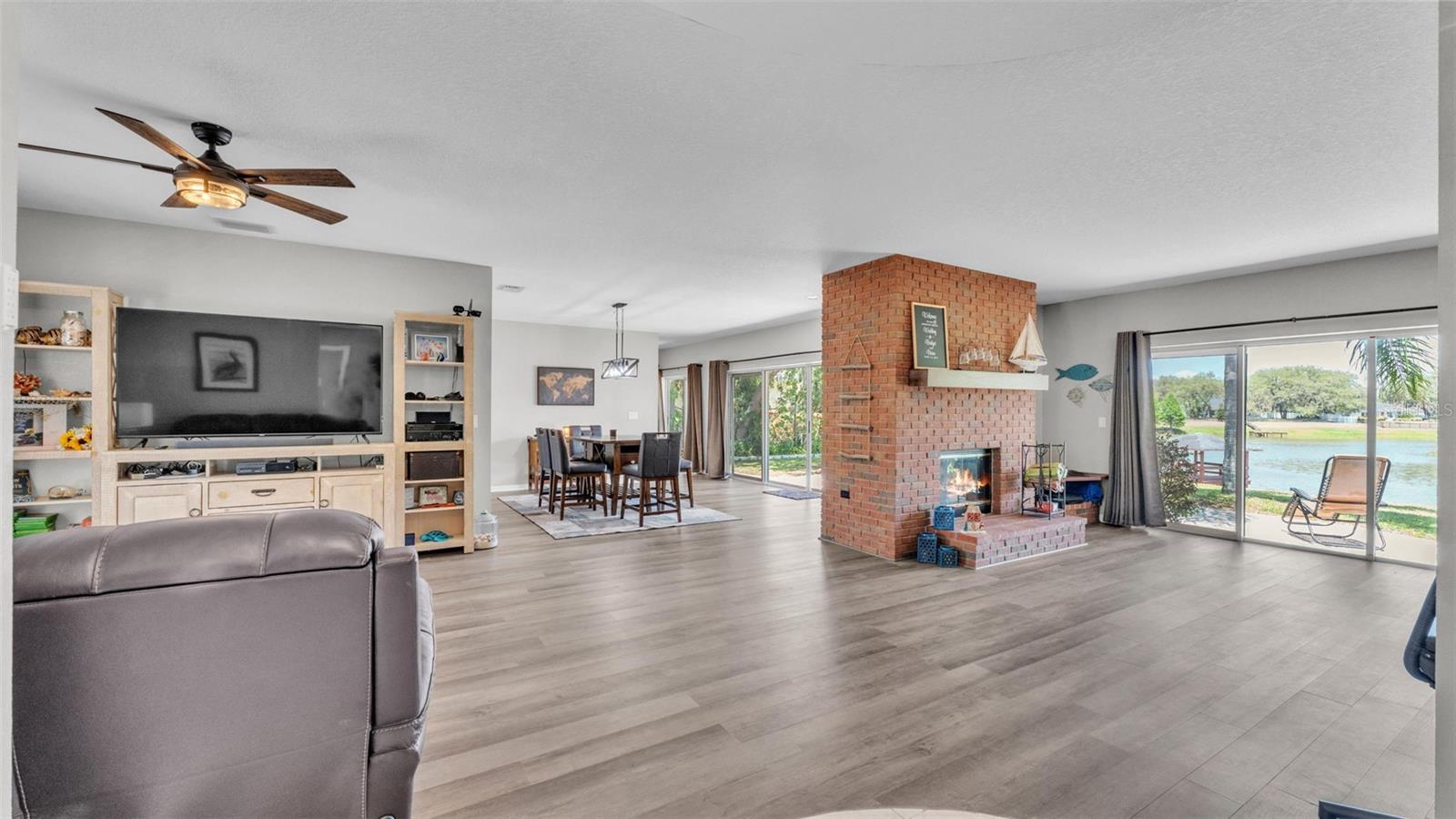 Image 17 of 56 For 1854 Sherwood Lakes Boulevard