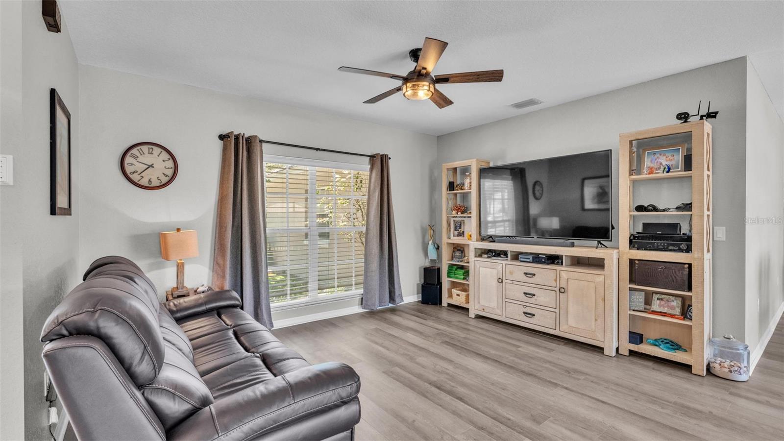 Image 18 of 56 For 1854 Sherwood Lakes Boulevard
