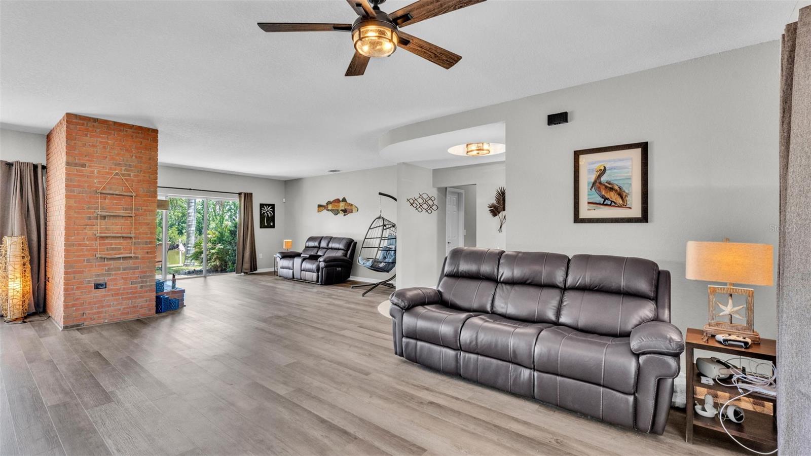 Image 19 of 56 For 1854 Sherwood Lakes Boulevard