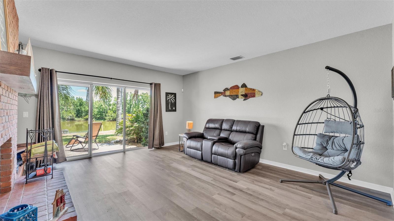 Image 20 of 56 For 1854 Sherwood Lakes Boulevard