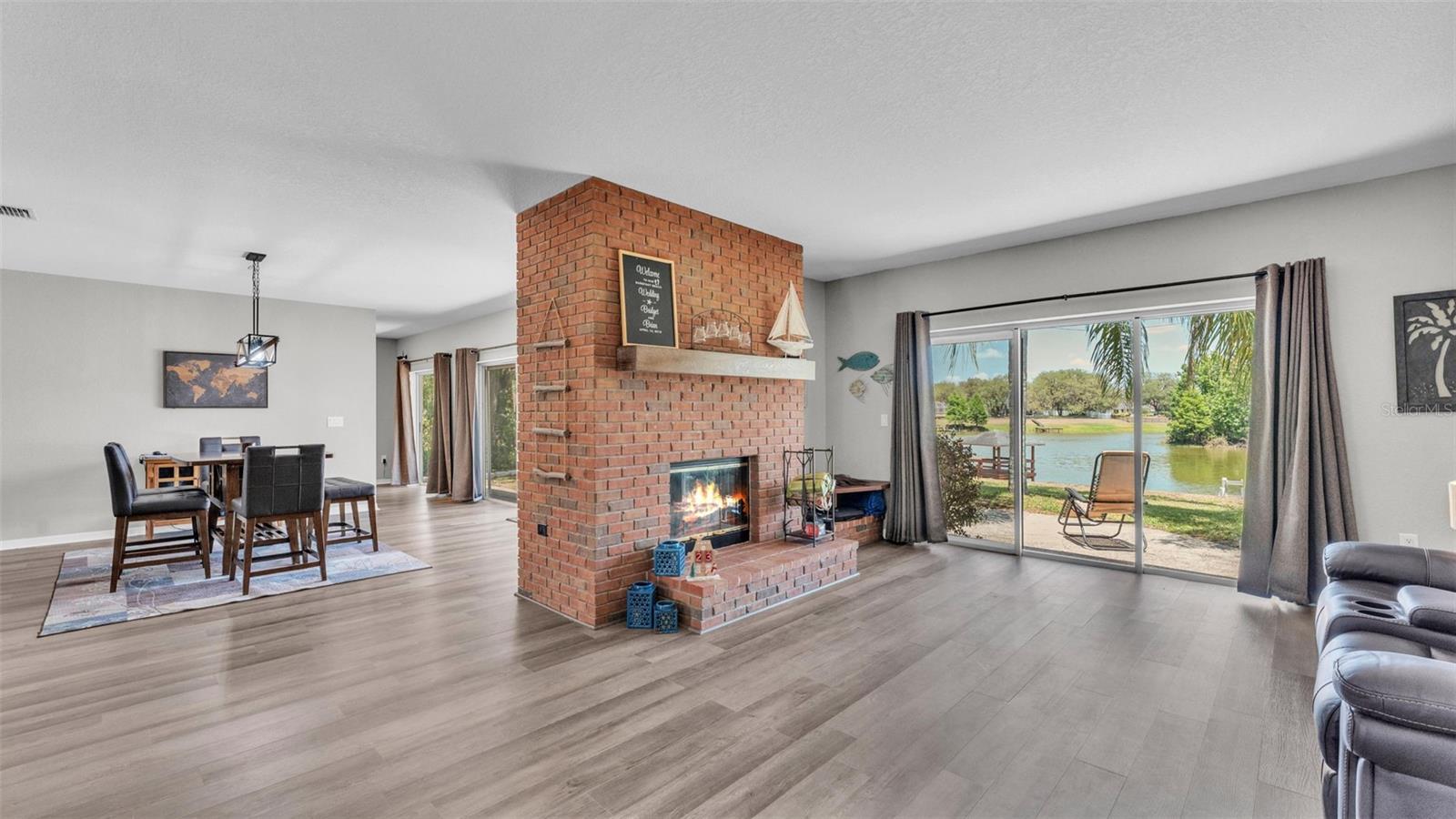 Image 21 of 56 For 1854 Sherwood Lakes Boulevard