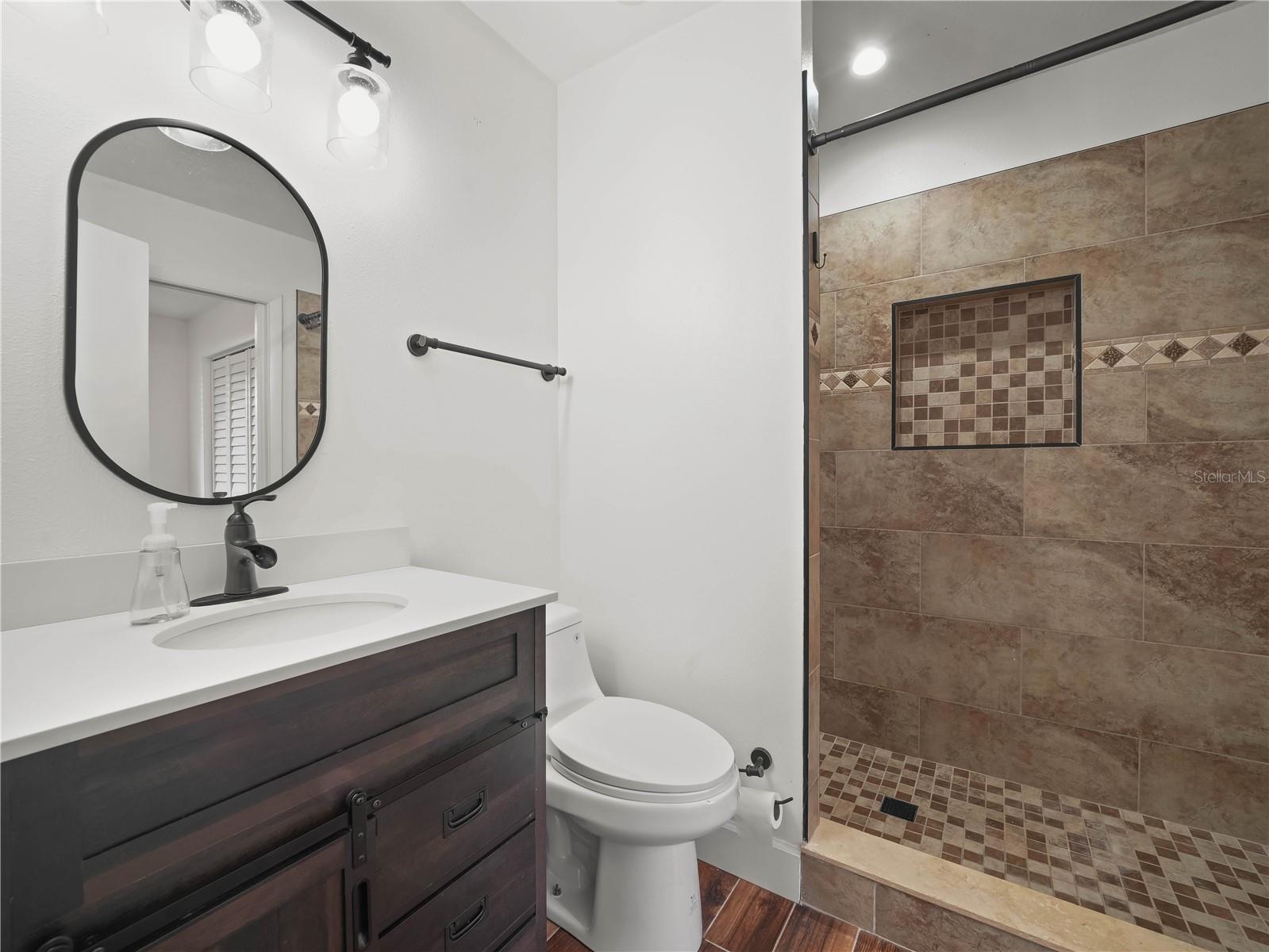 Image 18 of 23 For 901 Spicewood Drive