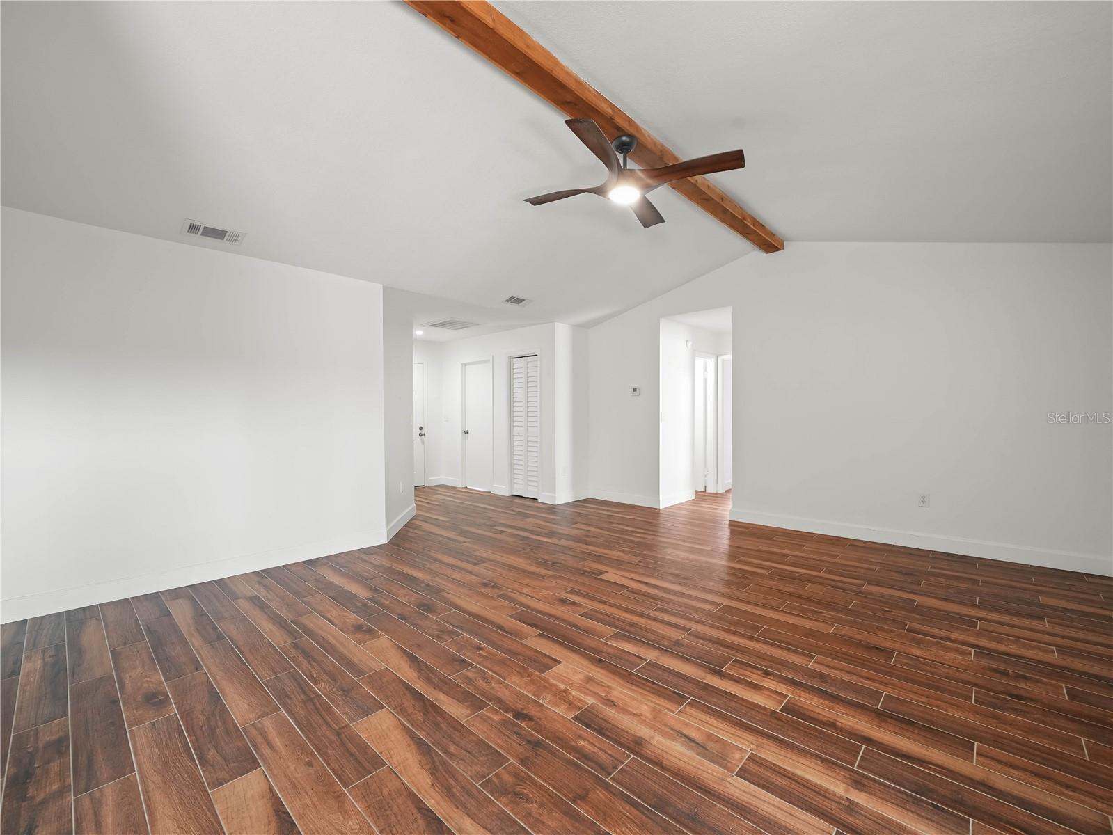 Image 4 of 23 For 901 Spicewood Drive