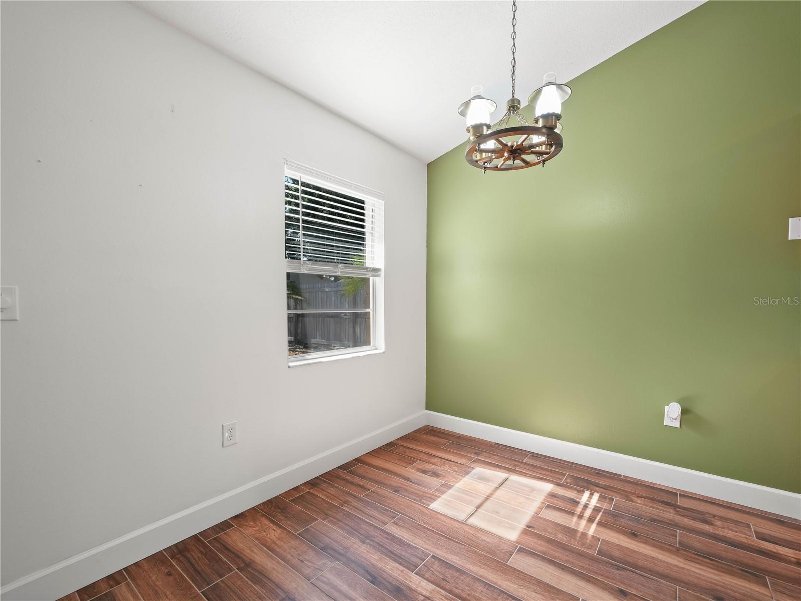 Image 5 of 23 For 901 Spicewood Drive