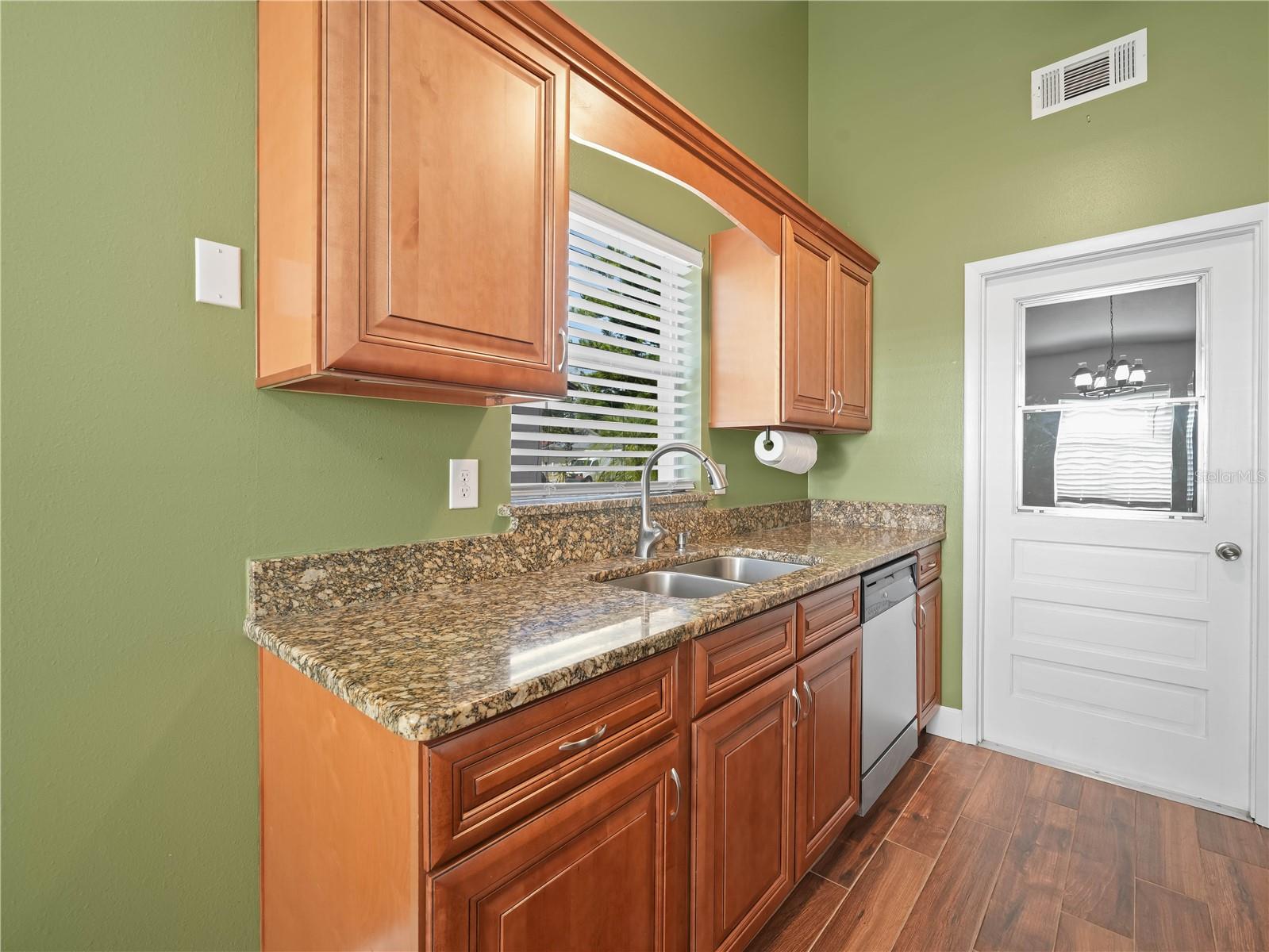 Image 6 of 23 For 901 Spicewood Drive