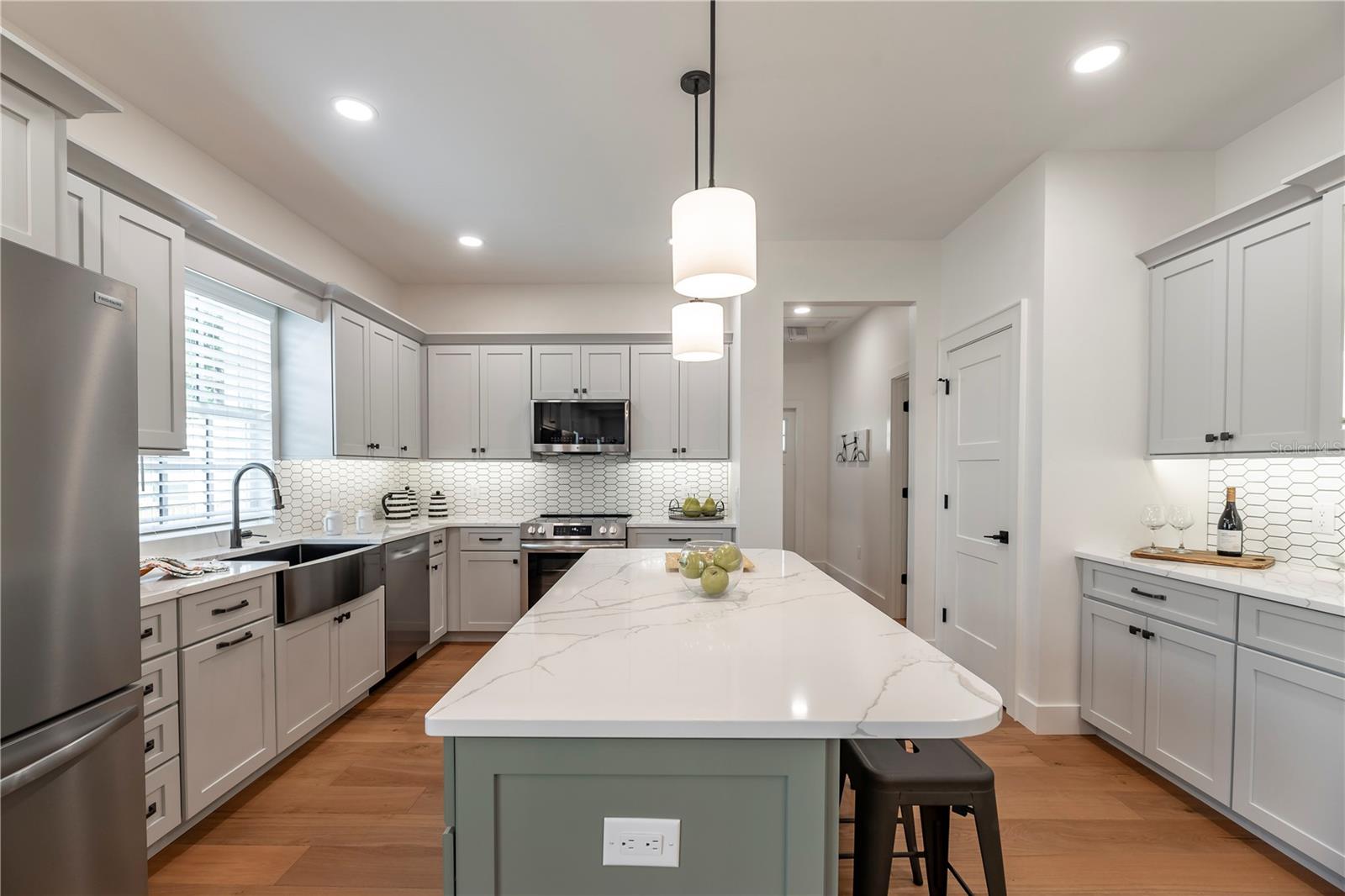 Image 7 of 41 For 527 Park Street