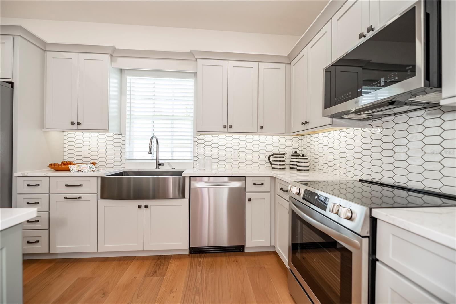 Image 9 of 41 For 527 Park Street