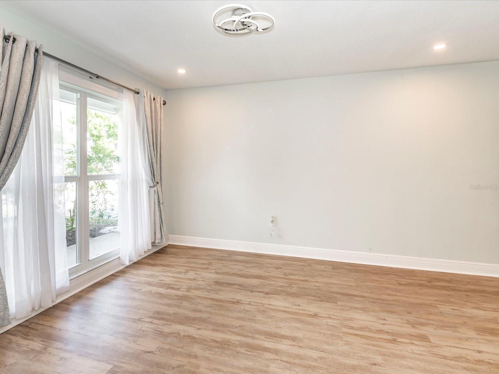 Image 16 of 73 For 502 Duchess Drive