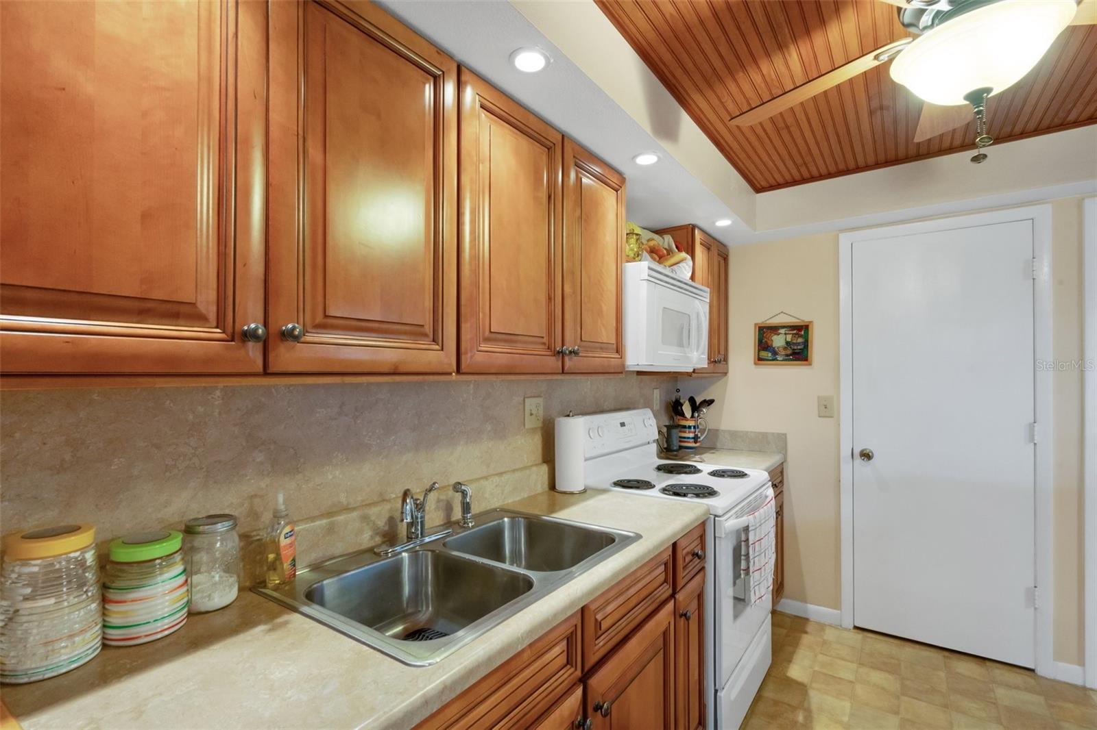Image 14 of 40 For 1130 Lake Parker Avenue C321