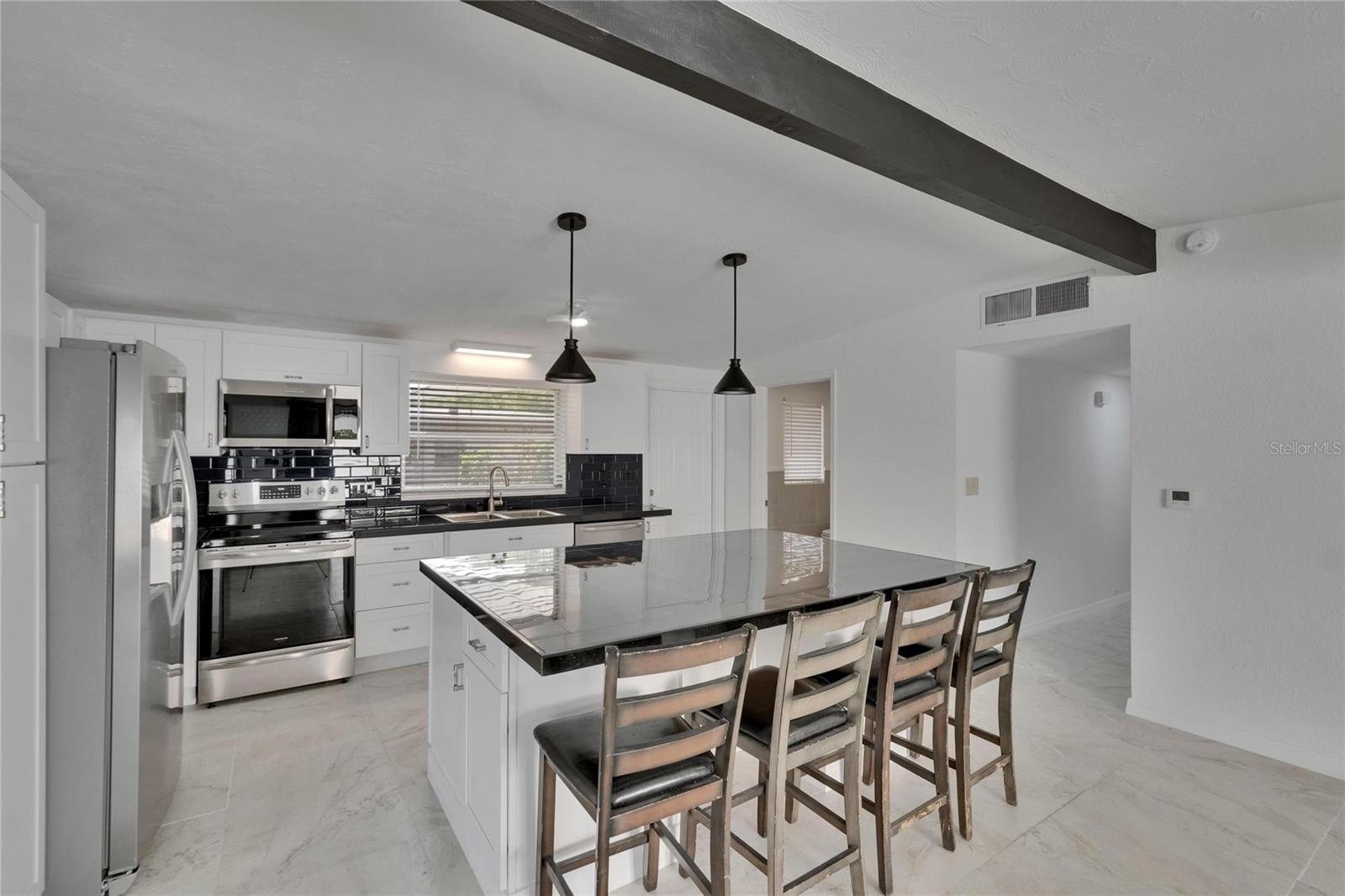 Image 19 of 62 For 802 Russell Drive