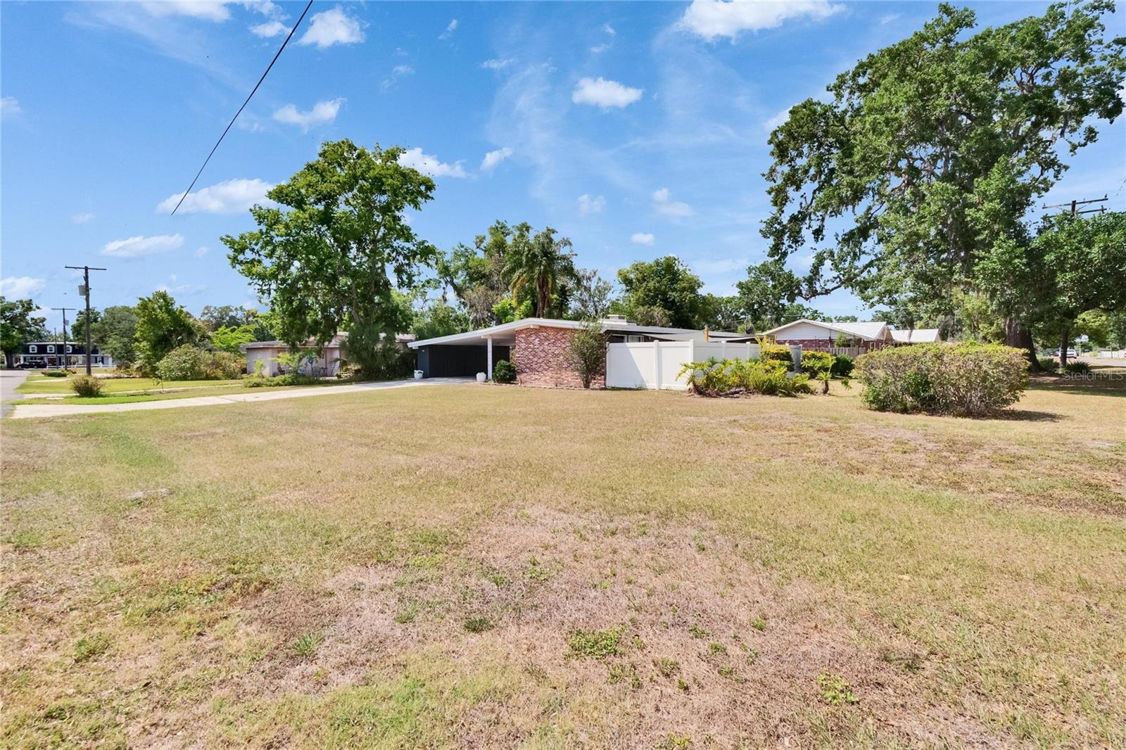 Image 9 of 62 For 802 Russell Drive