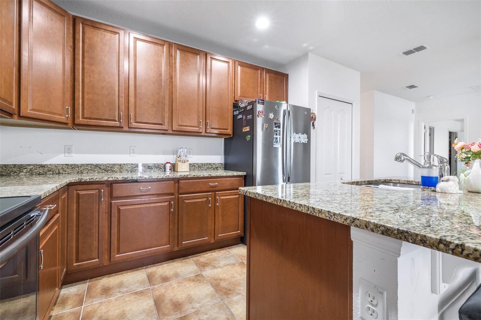 Image 10 of 36 For 983 Revere Avenue
