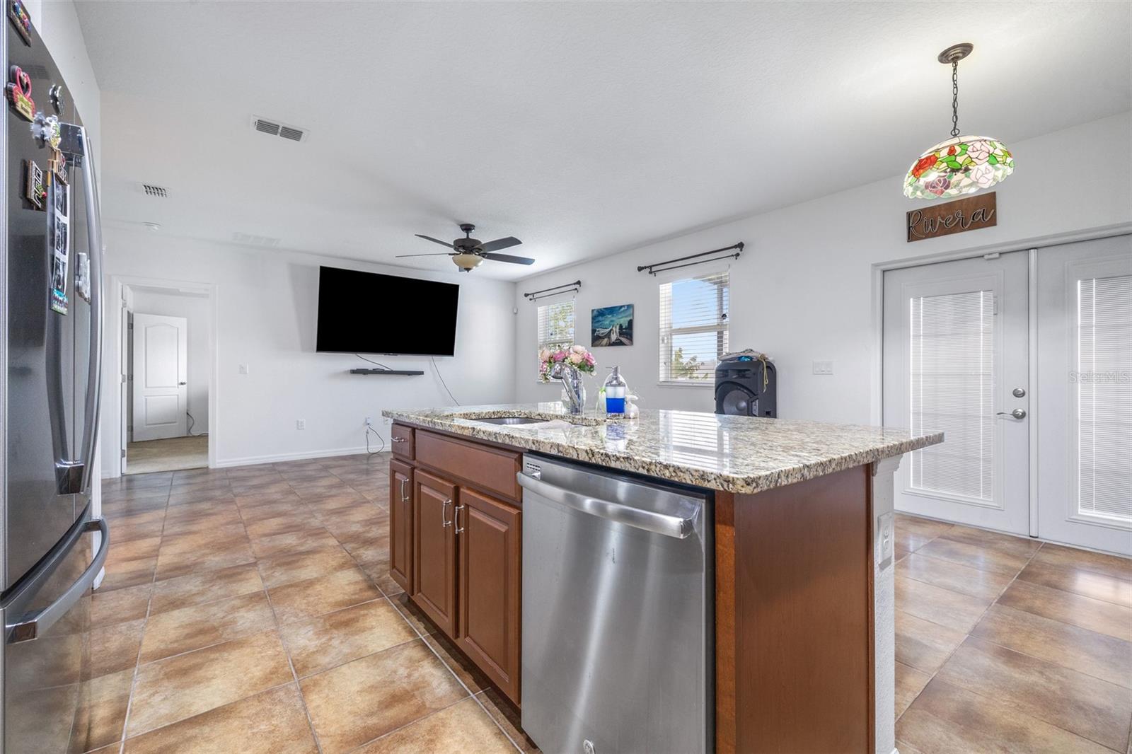 Image 11 of 36 For 983 Revere Avenue