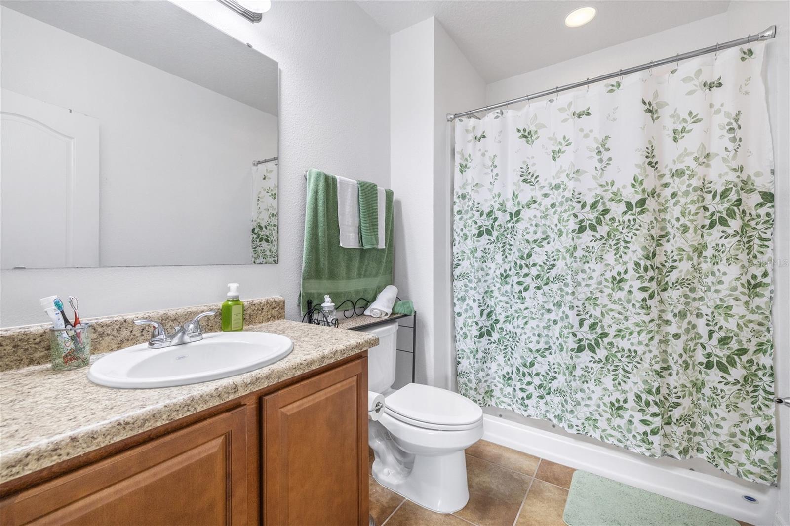 Image 14 of 36 For 983 Revere Avenue