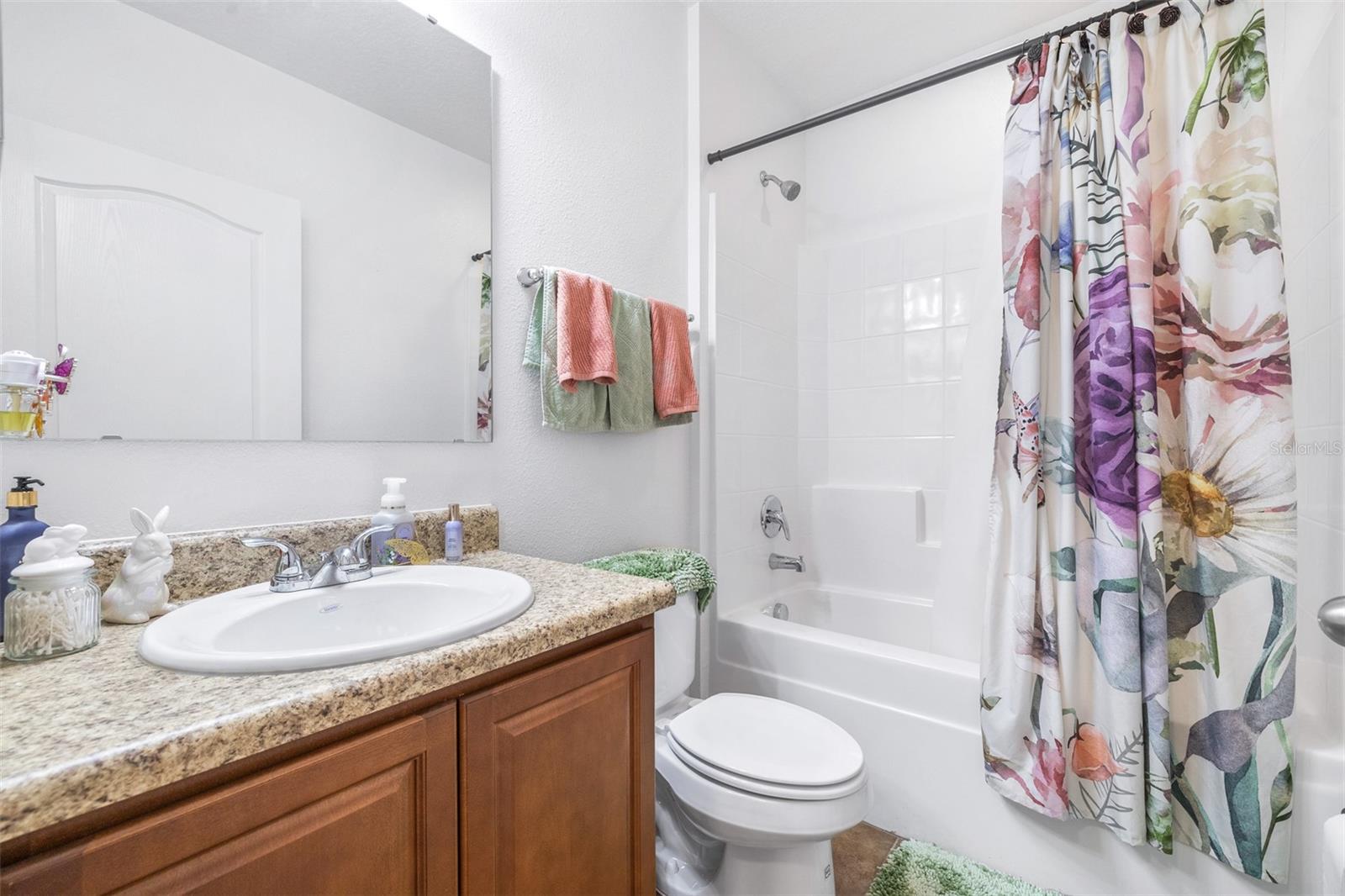 Image 17 of 36 For 983 Revere Avenue