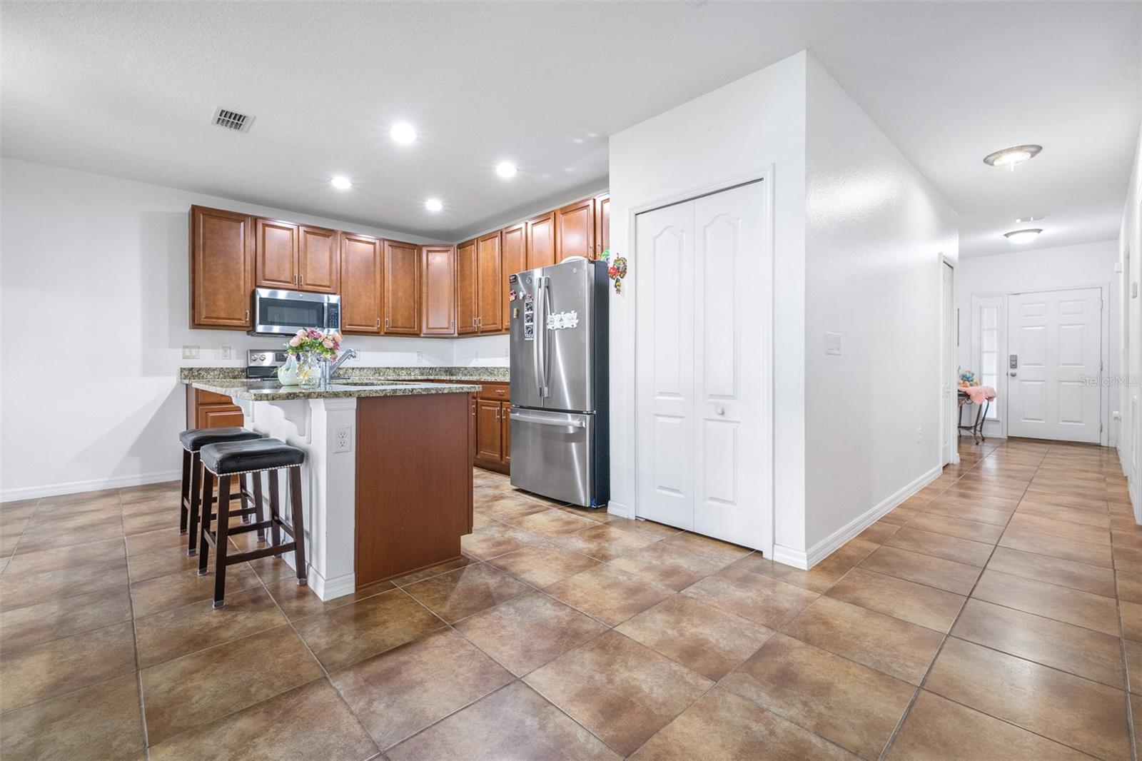 Image 7 of 36 For 983 Revere Avenue