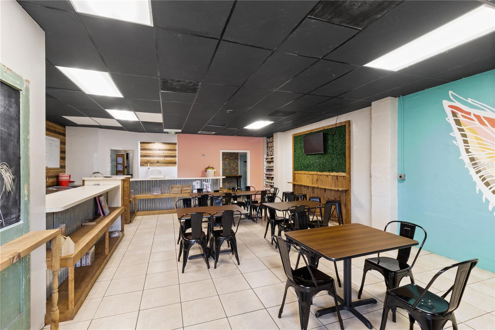 Image 3 of 29 For 122 Commonwealth Avenue Sw