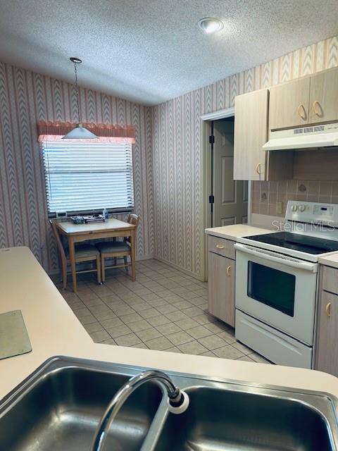 Image 4 of 18 For 668 Jamaica Circle