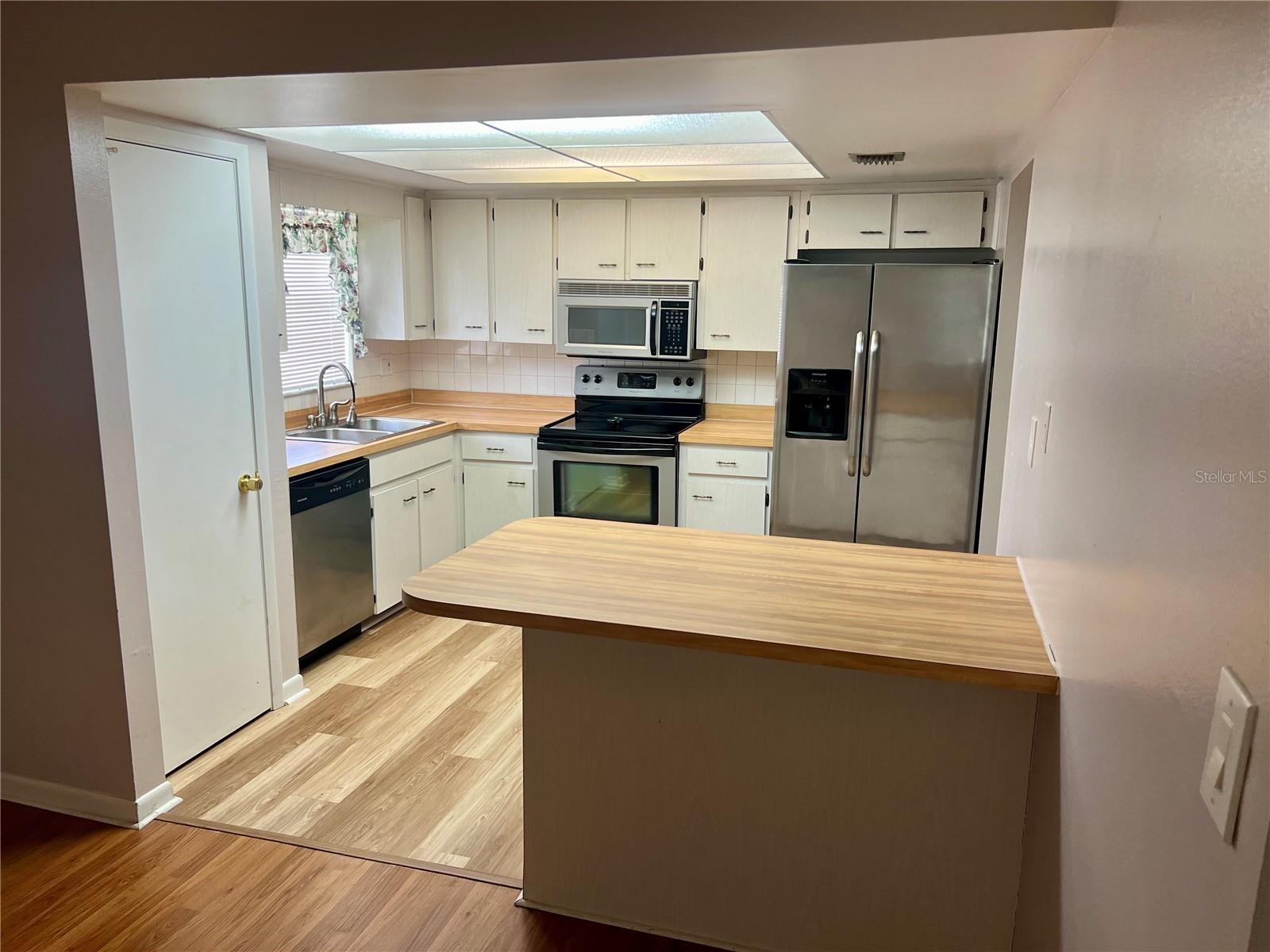Image 3 of 6 For 602 Avery Lane 602