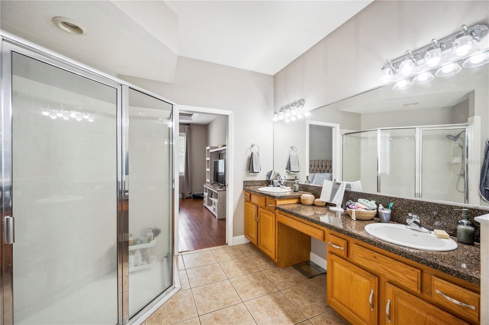 Image 18 of 36 For 7088 Remington Oaks Loop