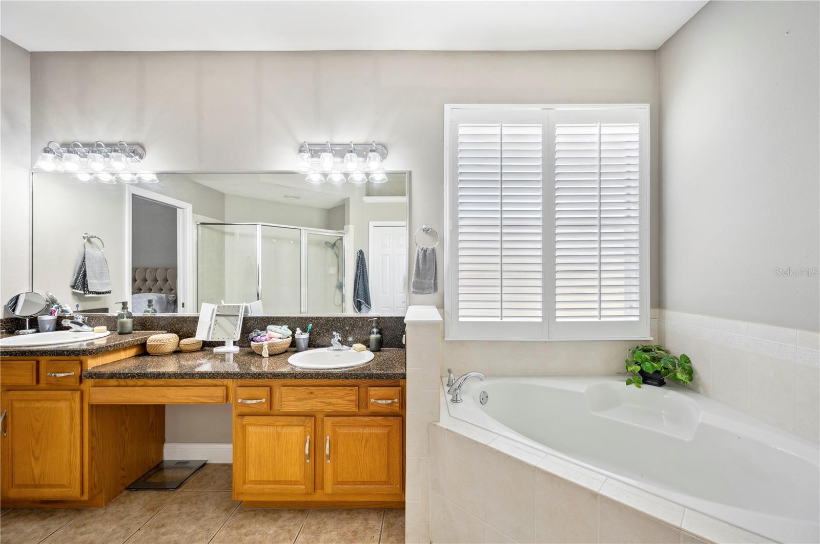 Image 20 of 36 For 7088 Remington Oaks Loop