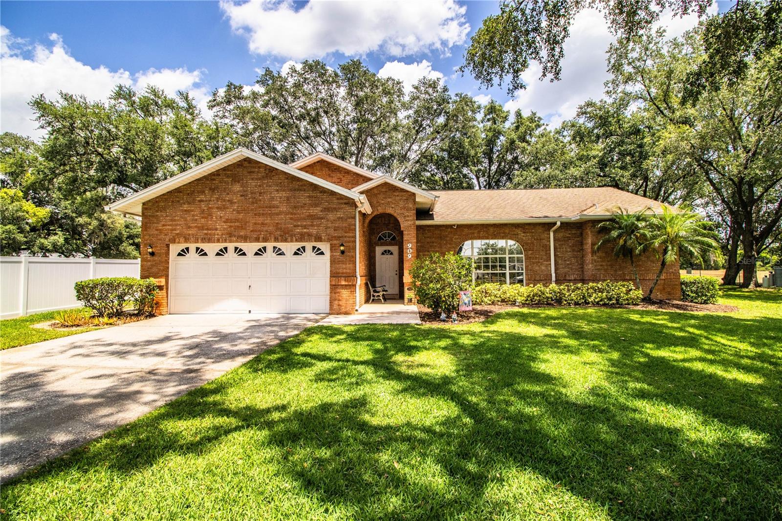 Details for 909 Lake Deeson Point, LAKELAND, FL 33805