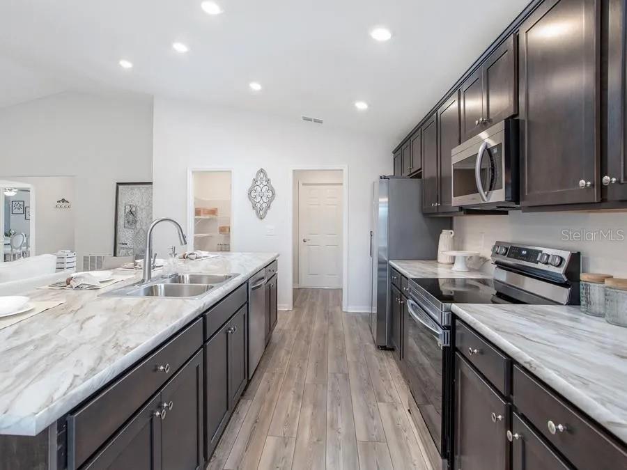 Image 6 of 12 For 1424 Portmore Drive
