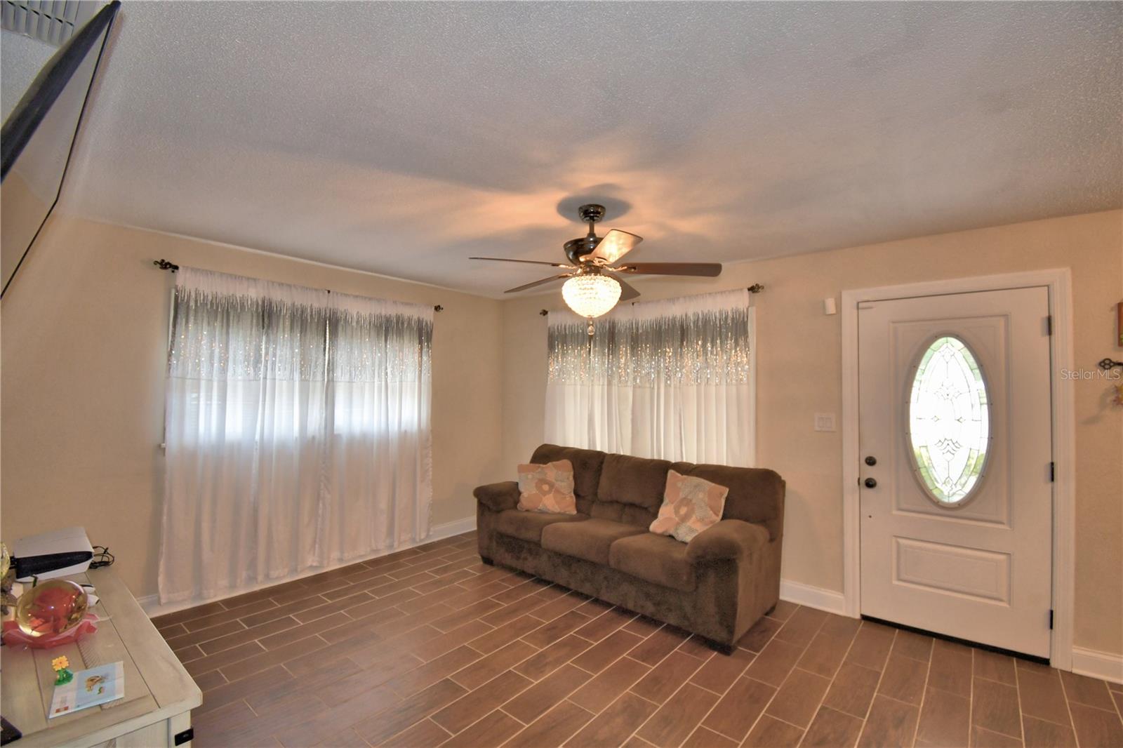 Image 11 of 75 For 640 Waldon Avenue N