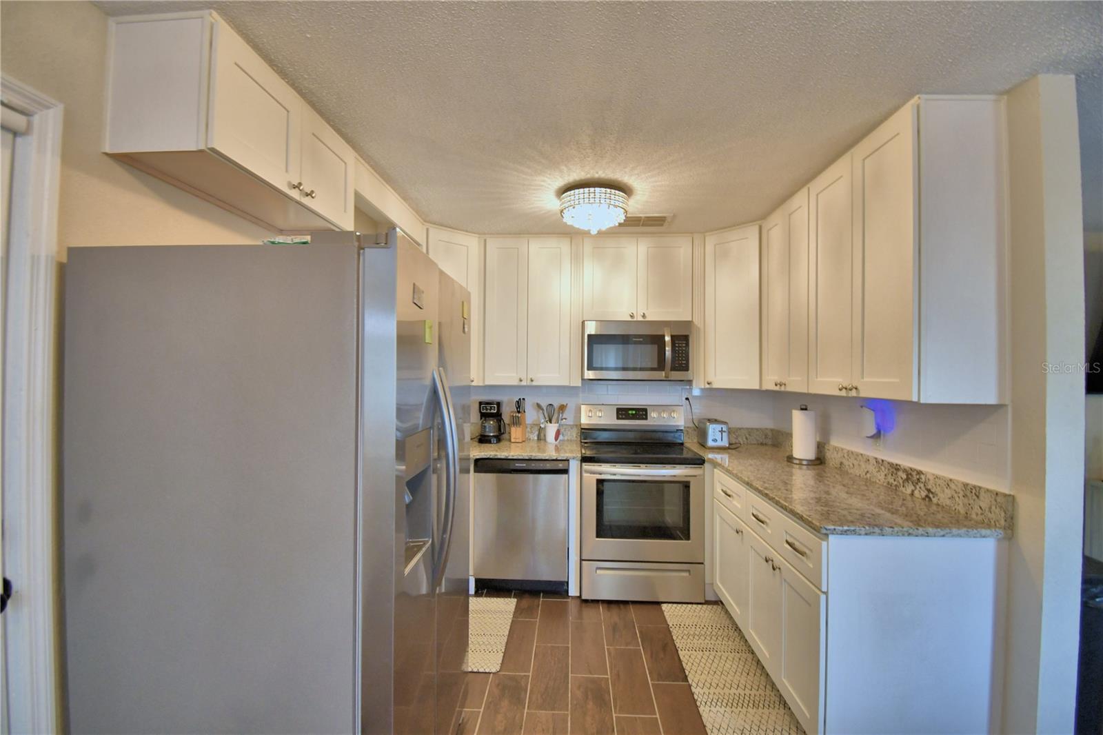 Image 17 of 75 For 640 Waldon Avenue N