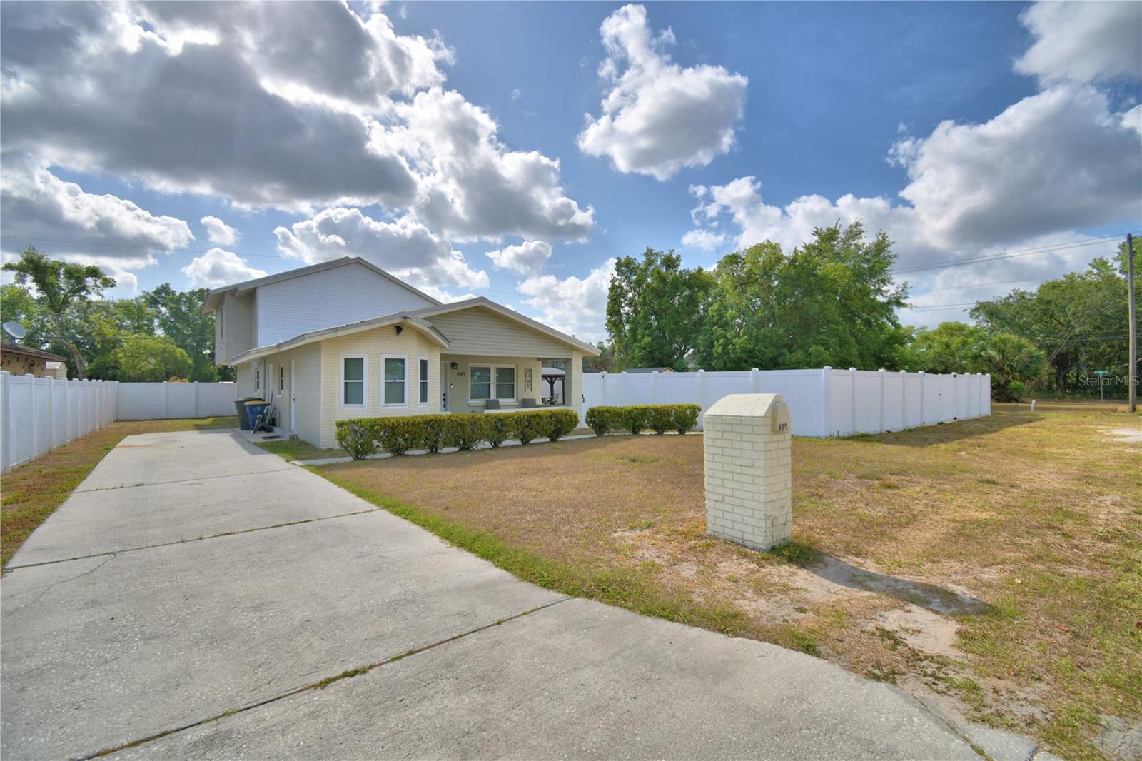 Image 2 of 75 For 640 Waldon Avenue N