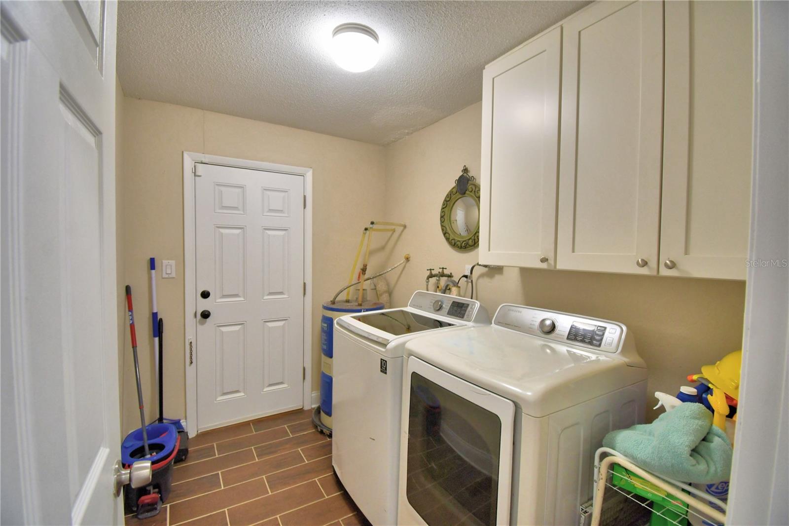 Image 21 of 75 For 640 Waldon Avenue N