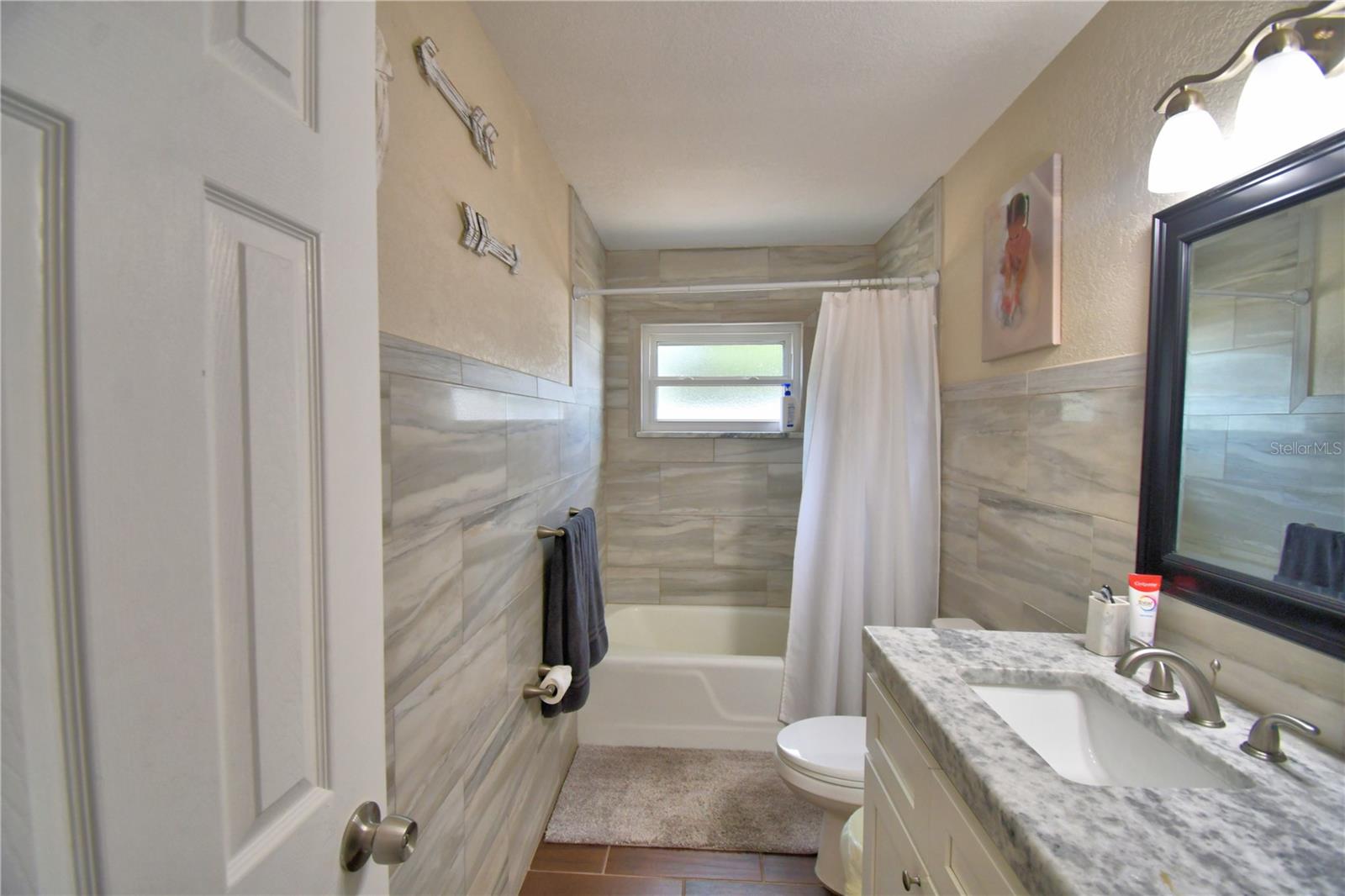 Image 23 of 75 For 640 Waldon Avenue N