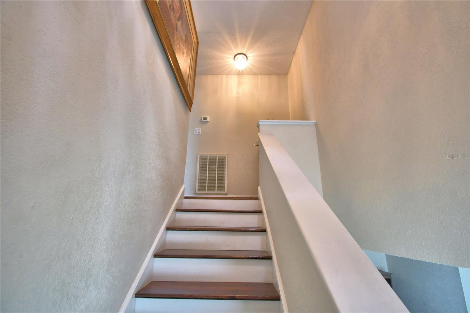 Image 32 of 75 For 640 Waldon Avenue N