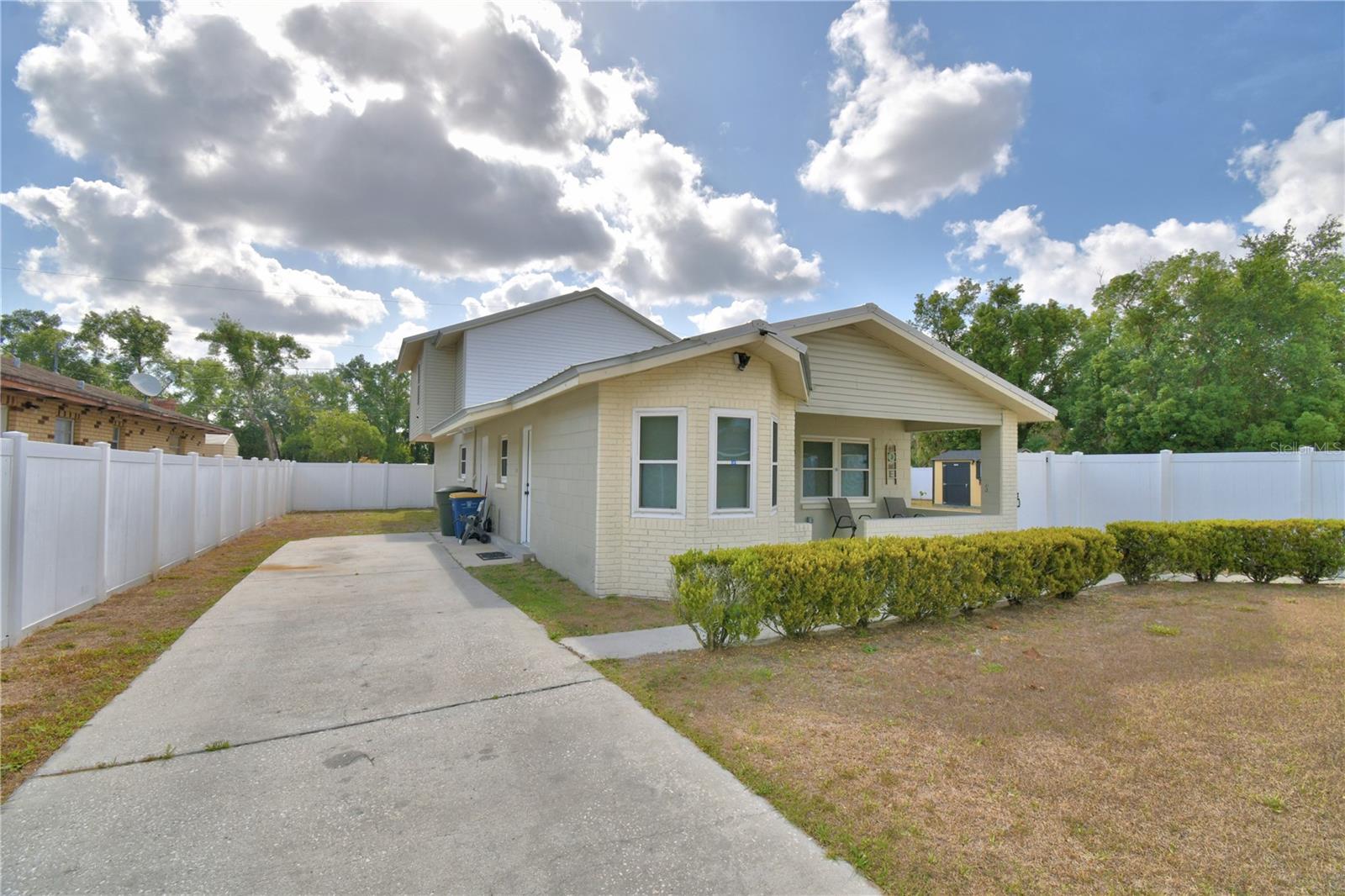 Image 4 of 75 For 640 Waldon Avenue N