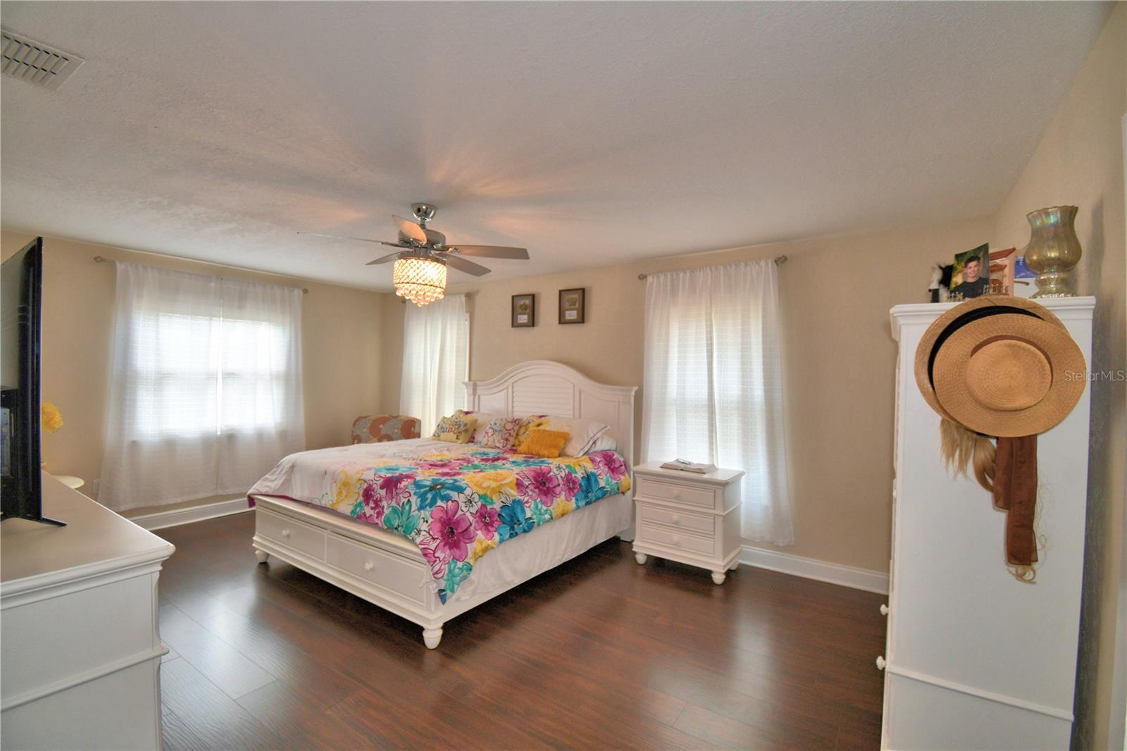 Image 40 of 75 For 640 Waldon Avenue N