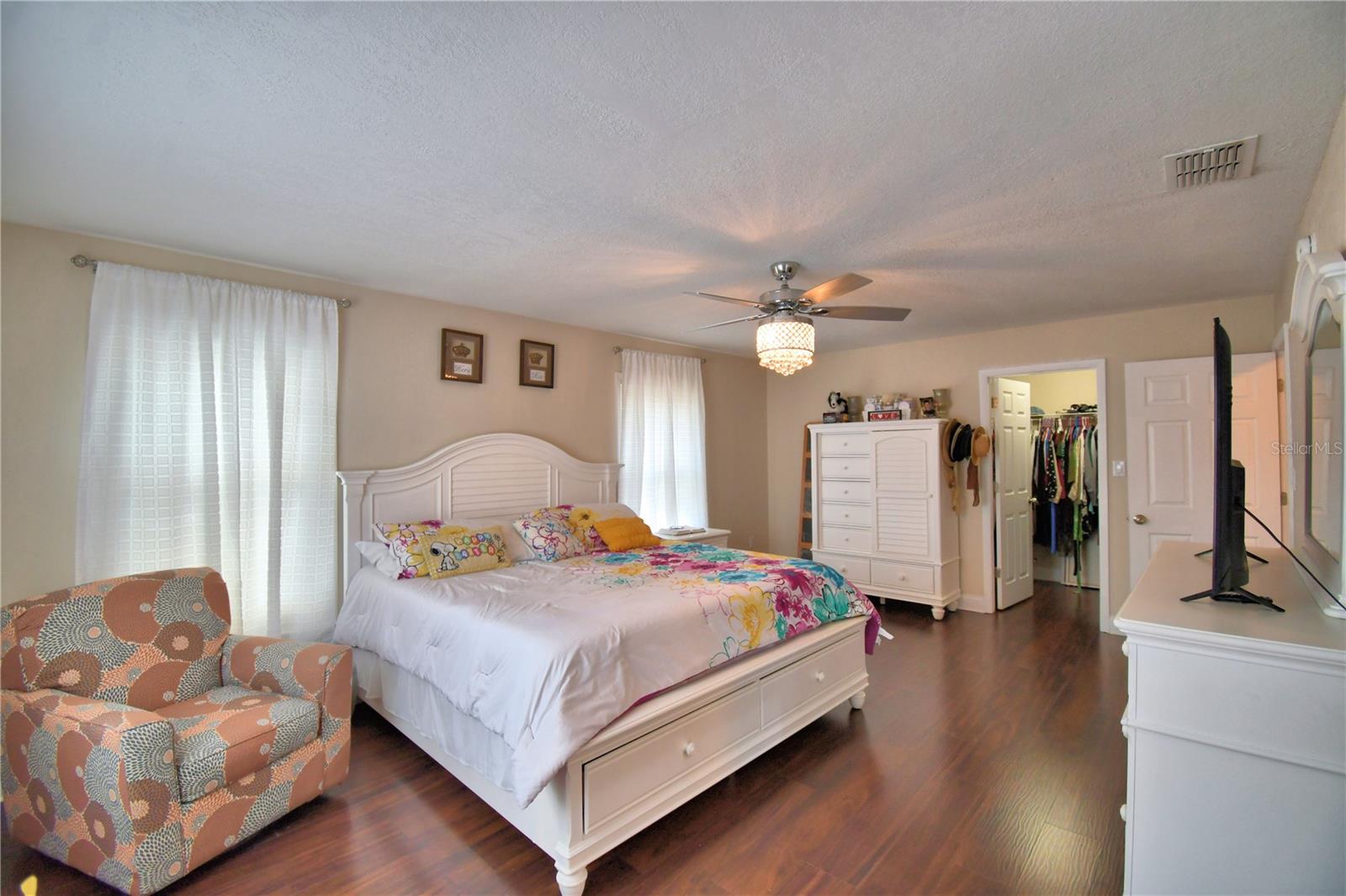 Image 41 of 75 For 640 Waldon Avenue N