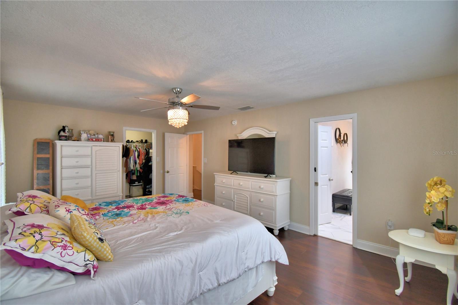 Image 42 of 75 For 640 Waldon Avenue N