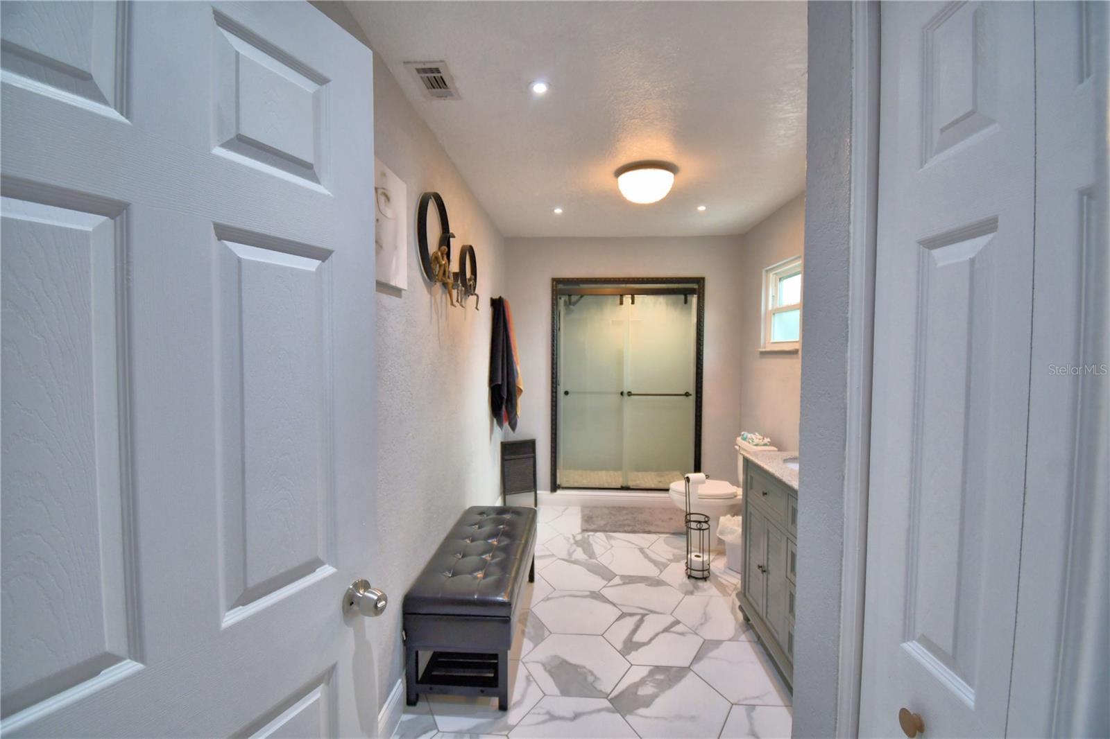 Image 44 of 75 For 640 Waldon Avenue N