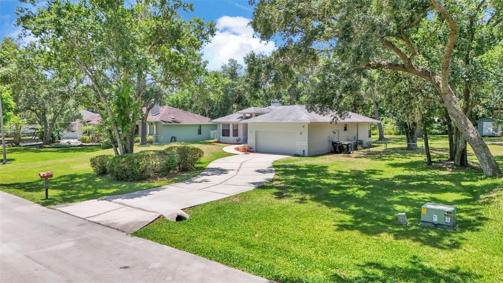 Image 4 of 42 For 6735 Forestwood Drive W
