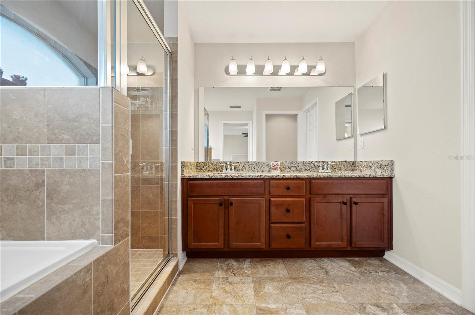 Image 22 of 35 For 727 Vineyard Reserve Court