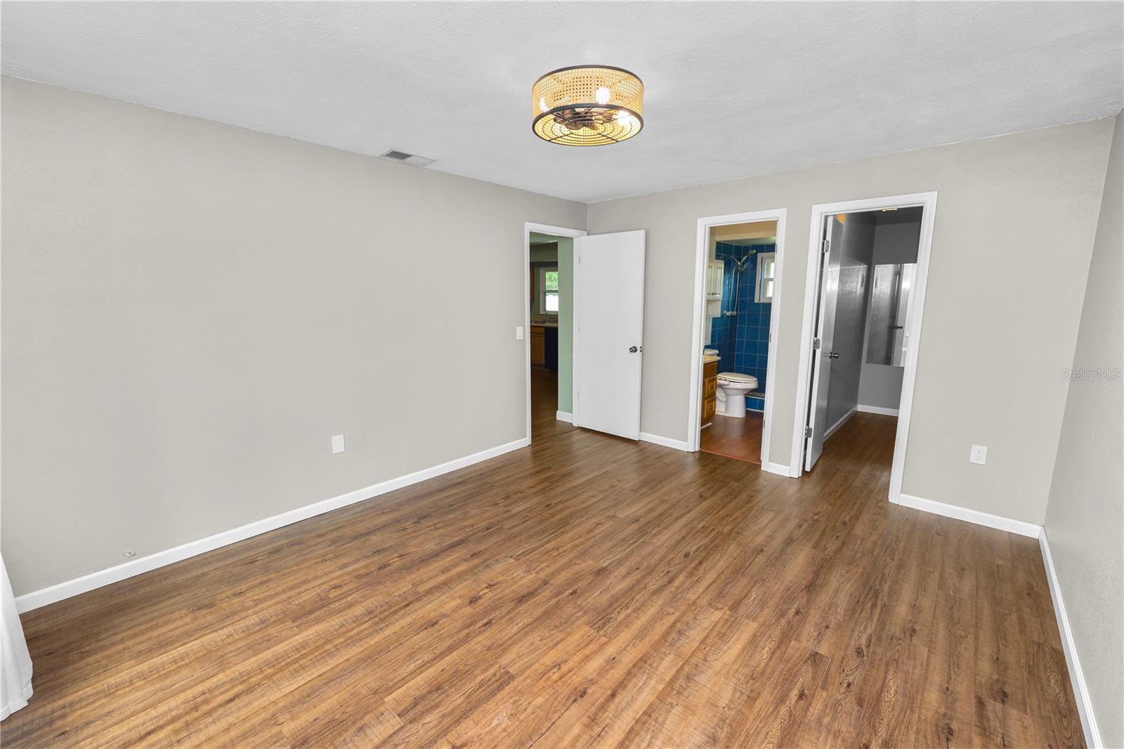 Image 20 of 39 For 137 Leitha Way